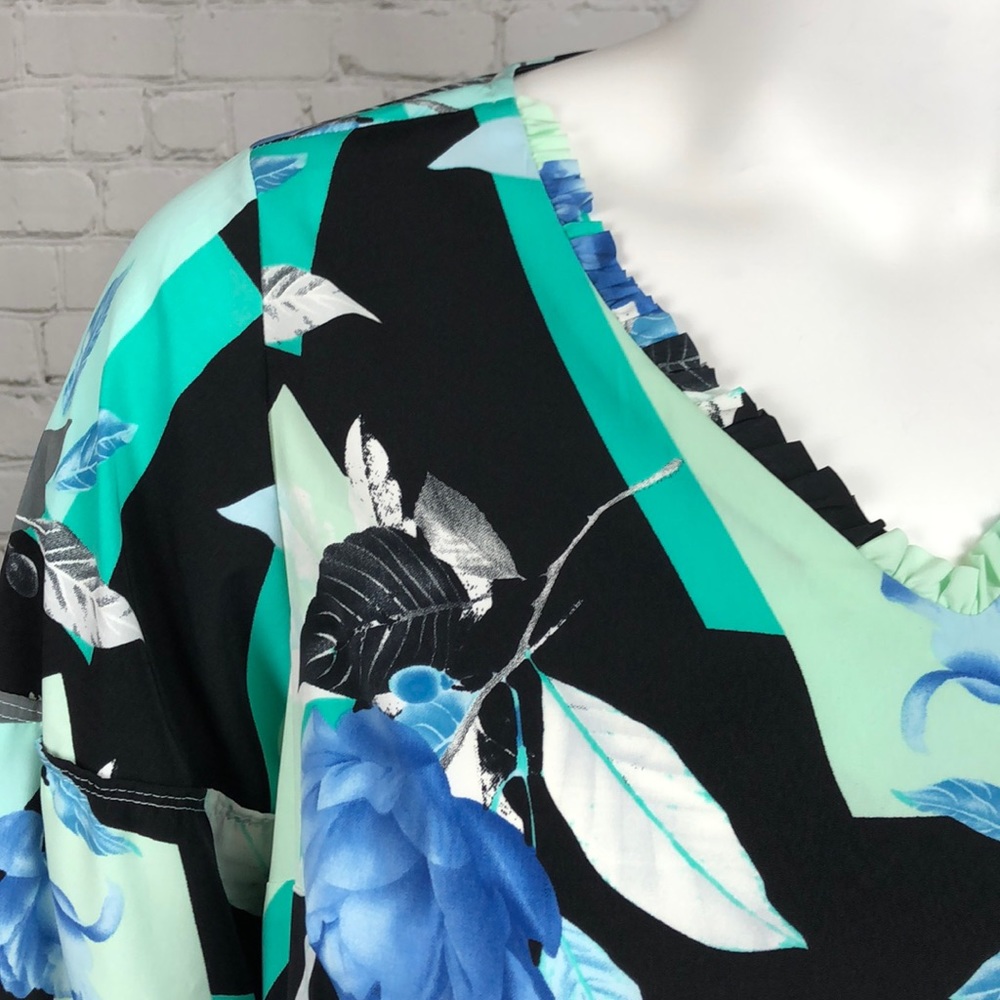 0X 1X 3X Alfani Green/Black Floral Bell Sleeve Top - Picture 5 of 6